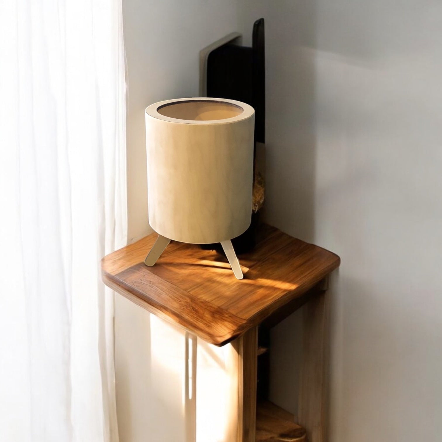 Heleä puinen valaisin