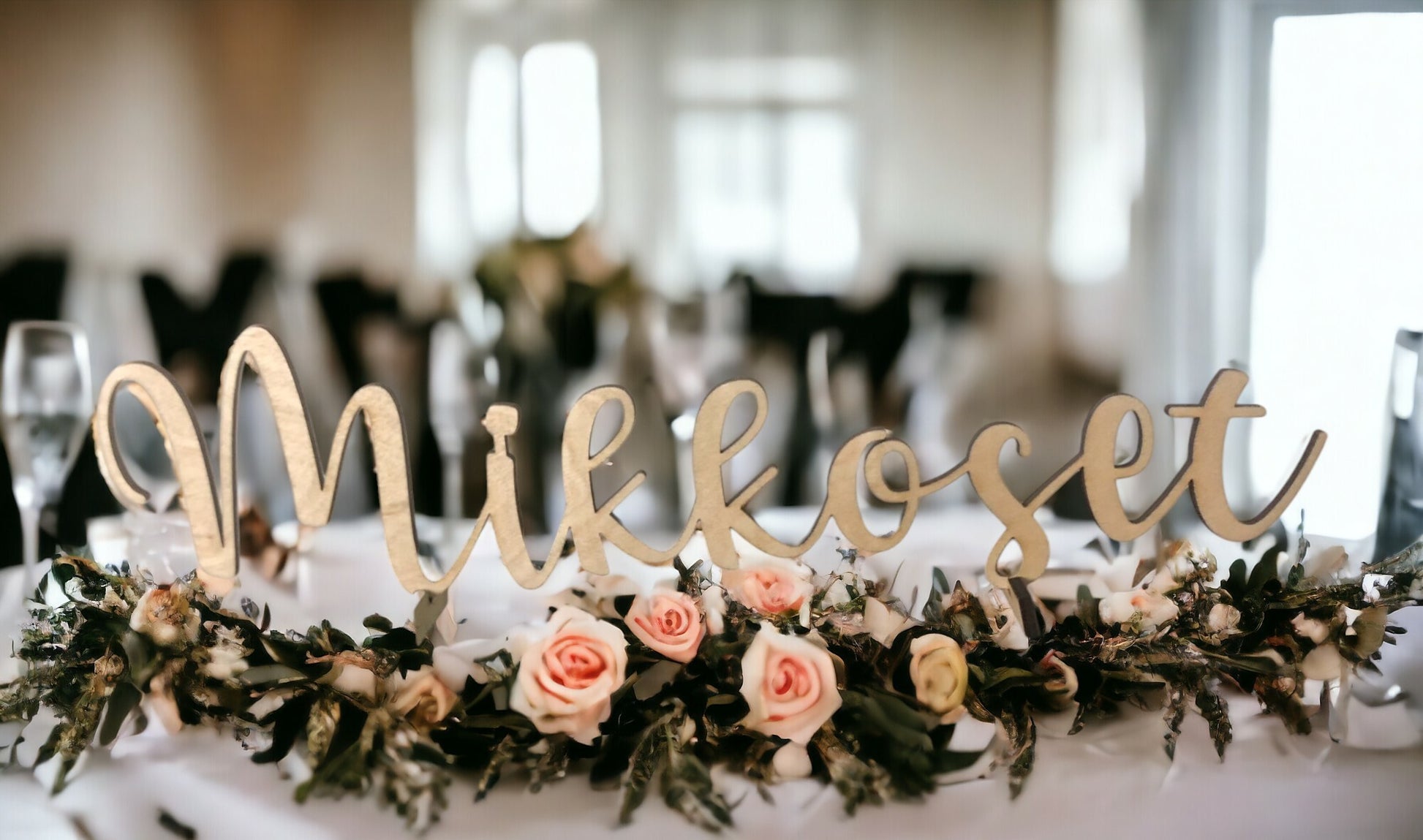 Hääkoriste pöytäkyltti sukunimellä