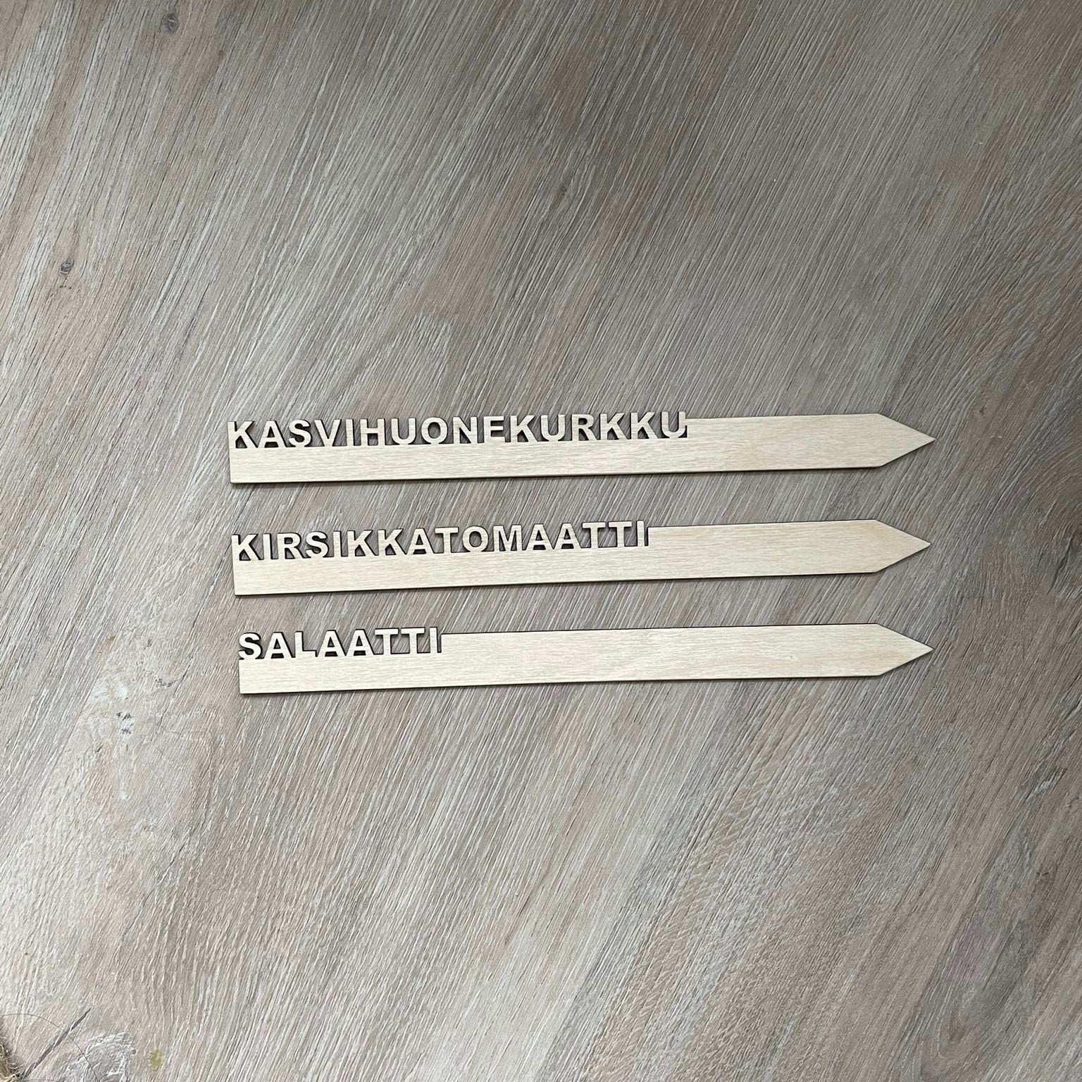 Istutusmerkit-omalla-tekstilla