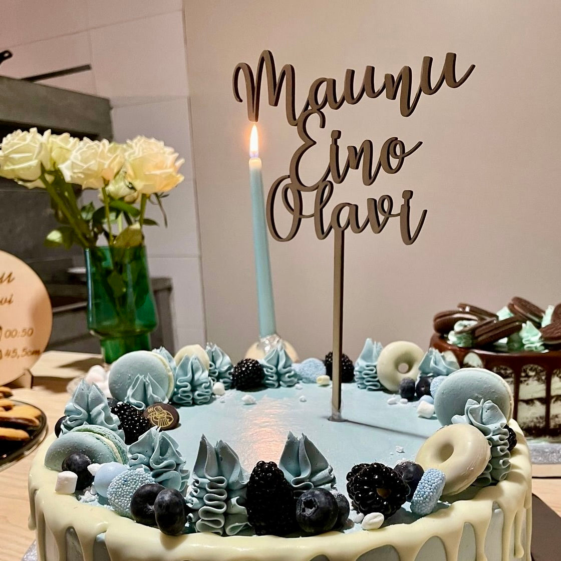 Kakkukoriste omalla tekstillä