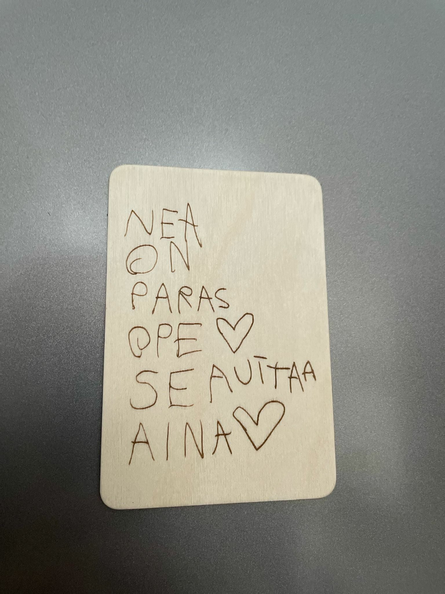 Personoitava magneetti tekstillä