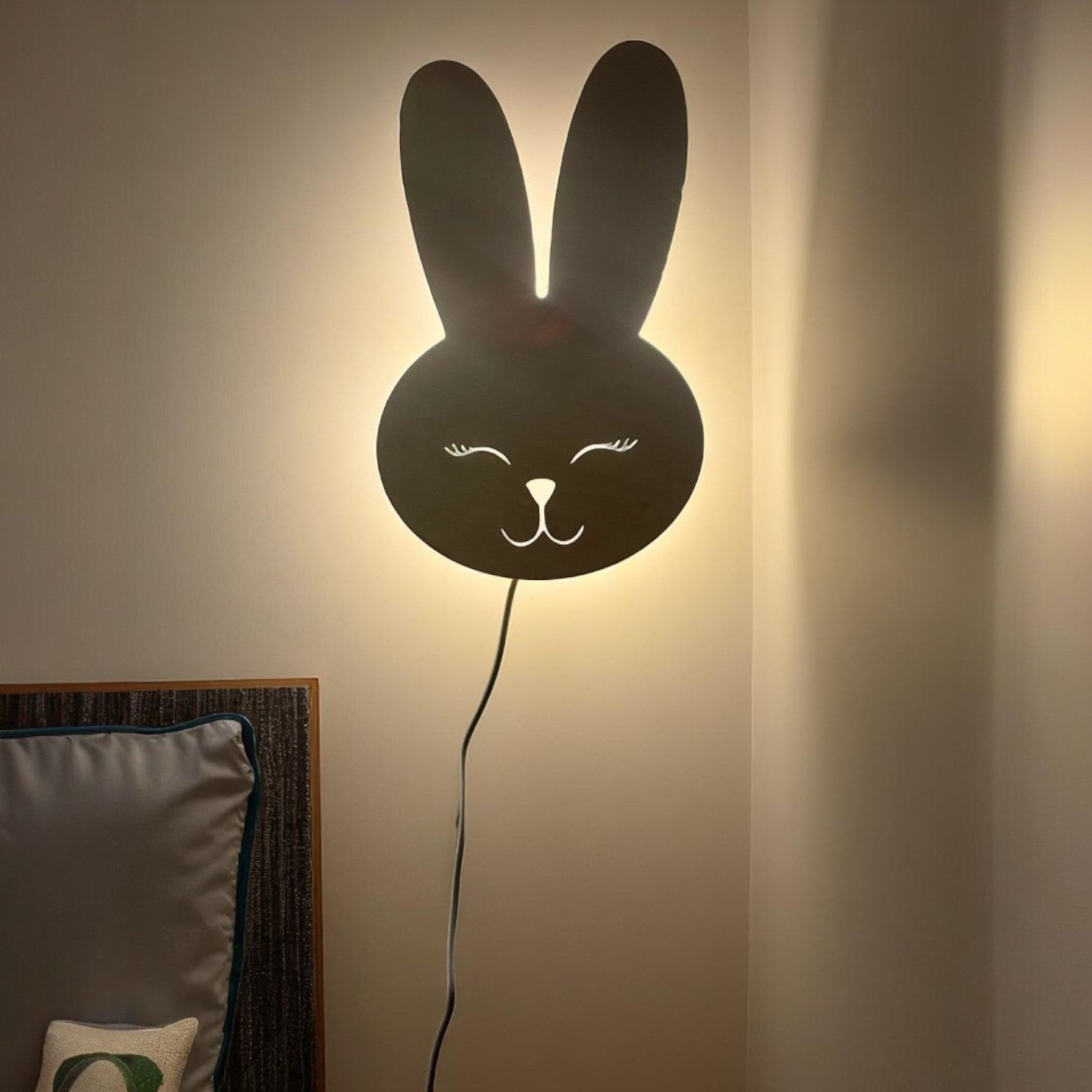 Pupu lastenhuoneen valaisin