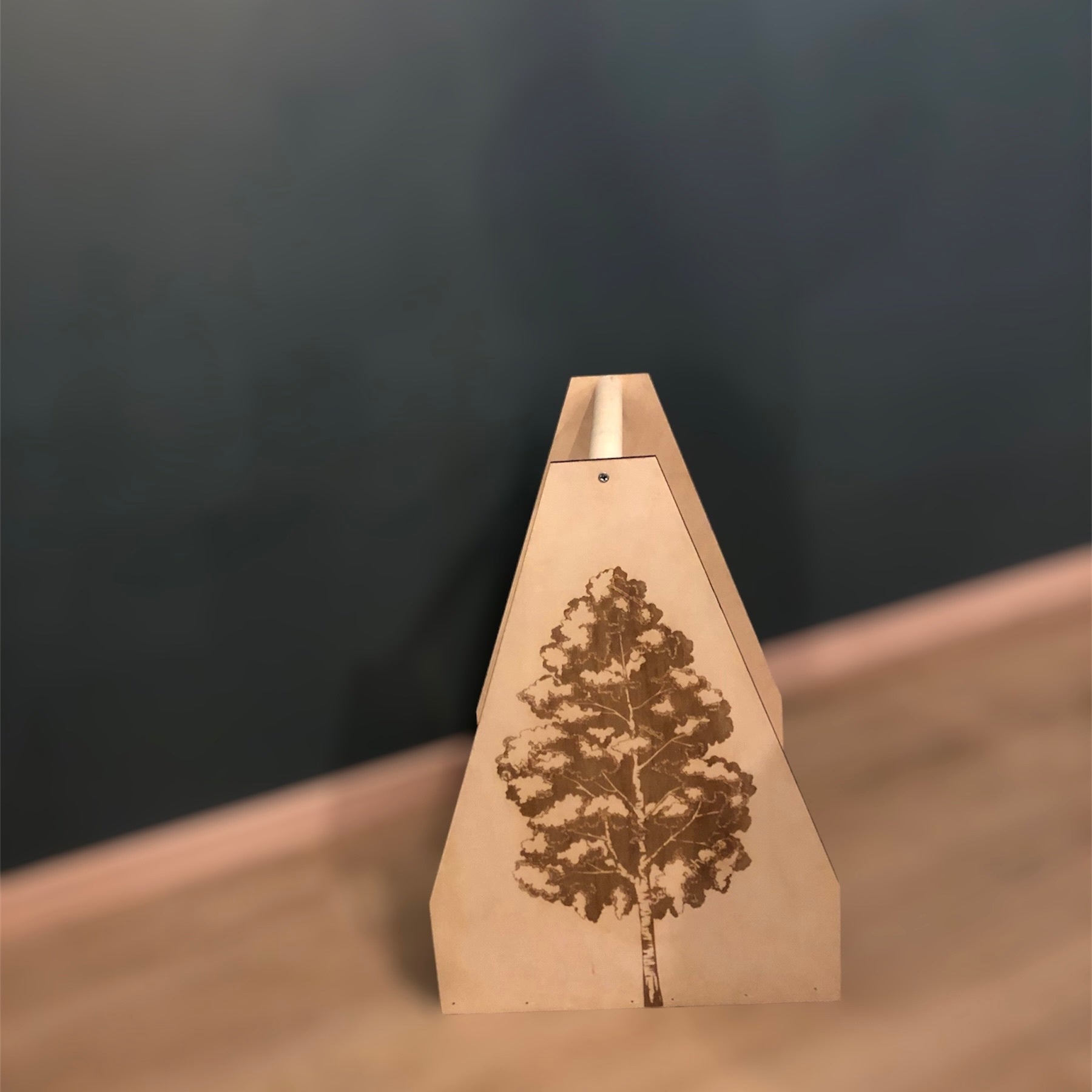 Puunkantoteline-omalla-logolla