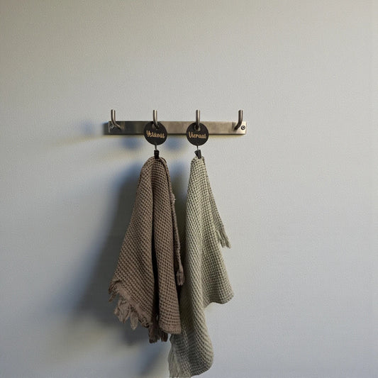 Pyyhenipsu_musta_ystavat_vieraat