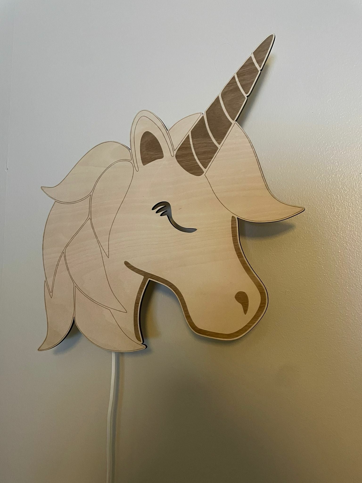 Yksisarvinen_valaisin_lastenhuoneeseen