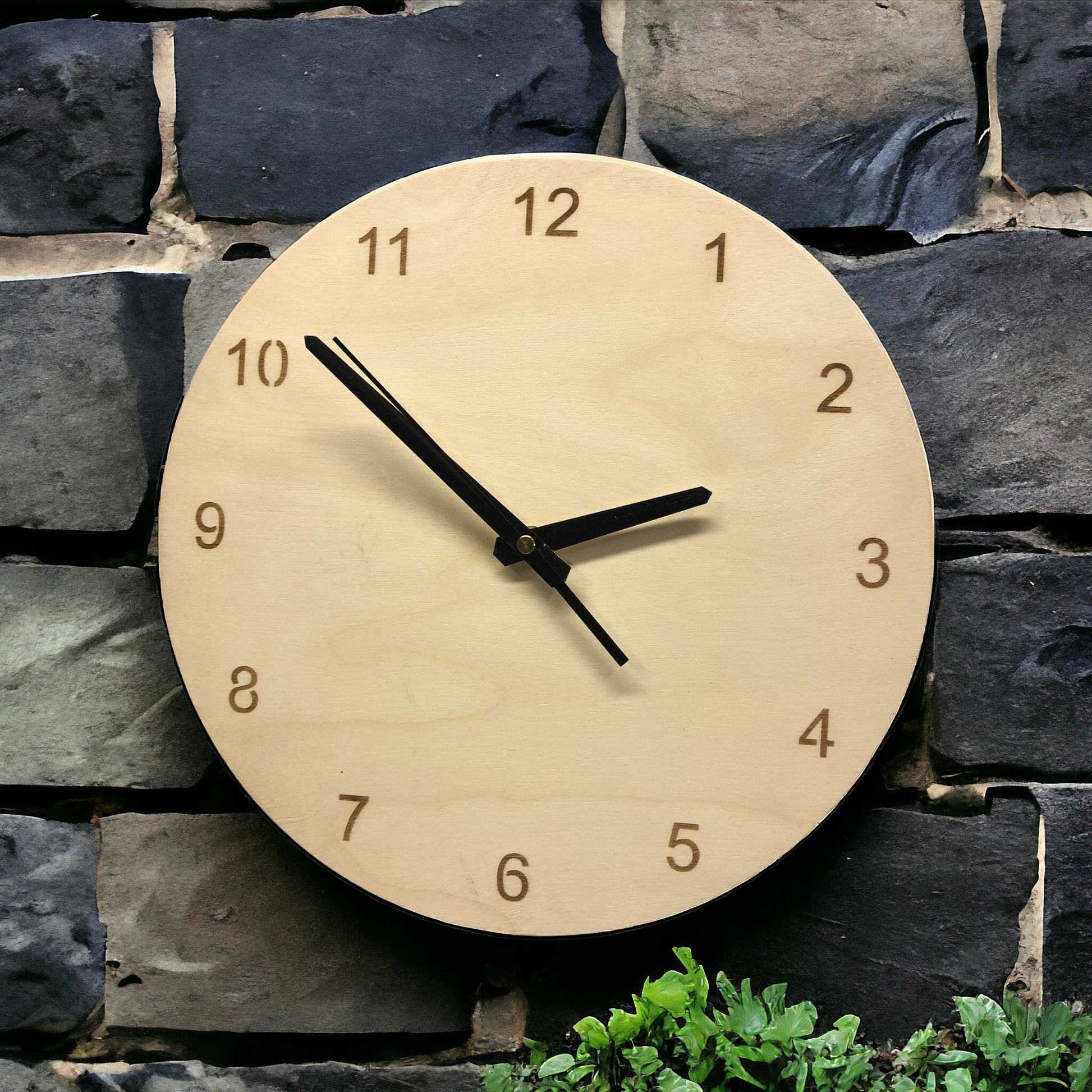 kello-kaiverretut-numerot-koivu-001