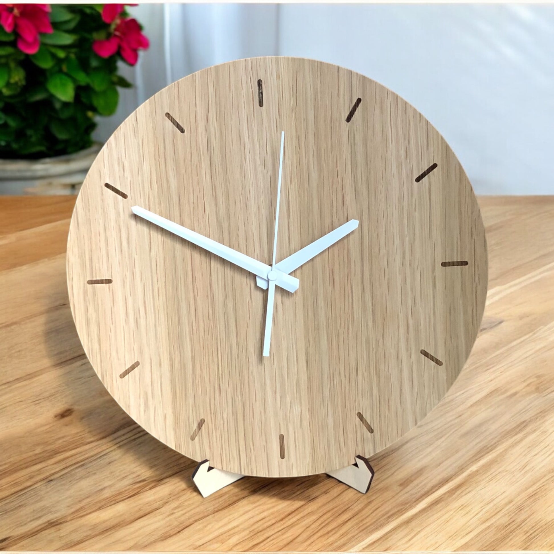 kello-valkeat-viisarit-tammi