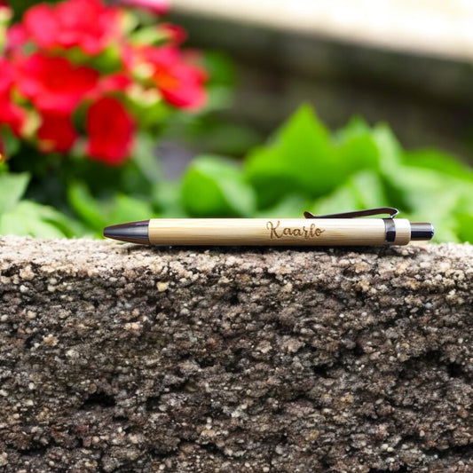 Mustekynä_omalla_tekstillä