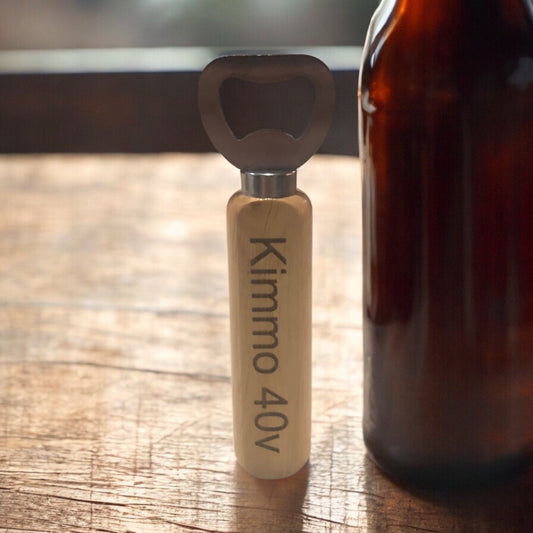 Pullonkorkinavaaja omalla tekstillä